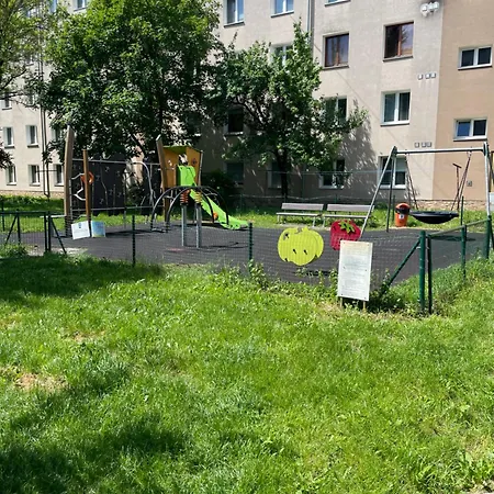 S Dvoma Spalnami *